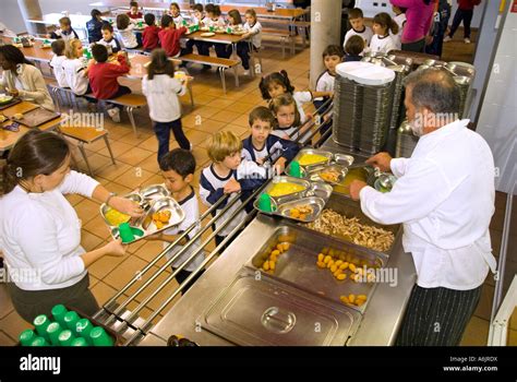 canteen 뜻, 그리고 학교 급식의 문화적 의미